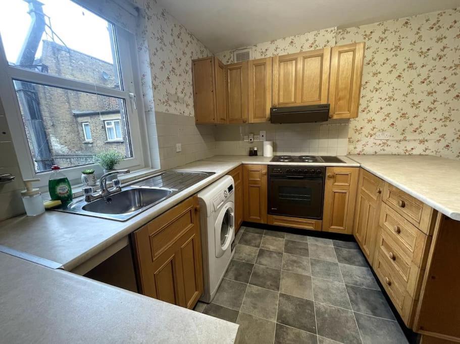 Old School Grandma London Experience ! Apartment Exterior photo